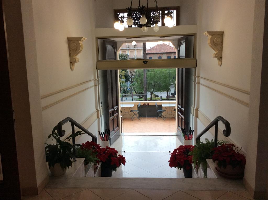 Hotel Nuovo Suisse Аласио Екстериор снимка